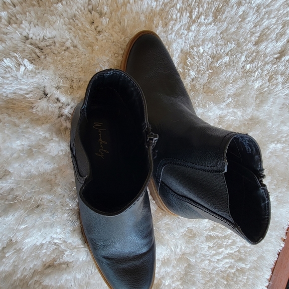 Black Leather Ankle Boots with Elastic Panels - Picture 6 of 9